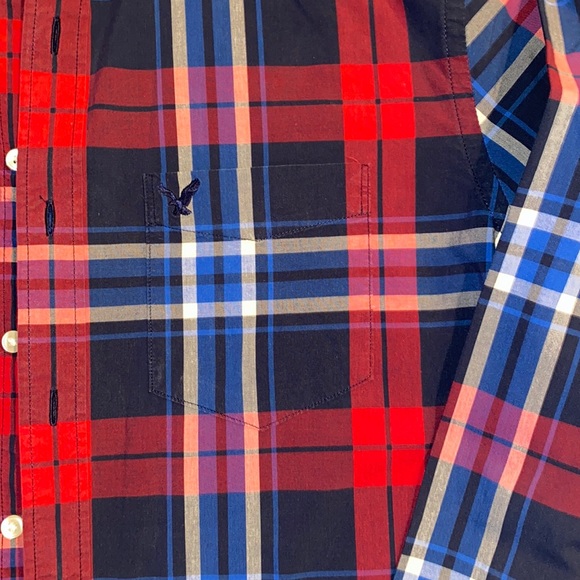American Eagle men’s large red plaid button down in excellent like new condition - Picture 6 of 8